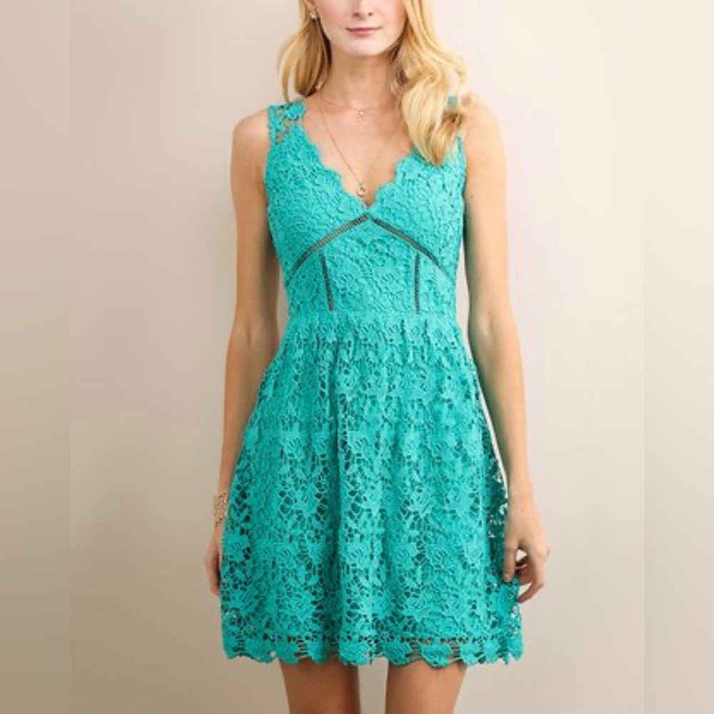 Emerald Crochet Lace V-Neck Dress Size Small